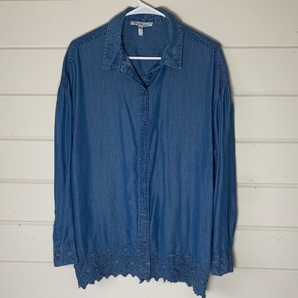 Solitaire Tencel Chambray Embroidered Denim Button front Shirt Women’s  Medium